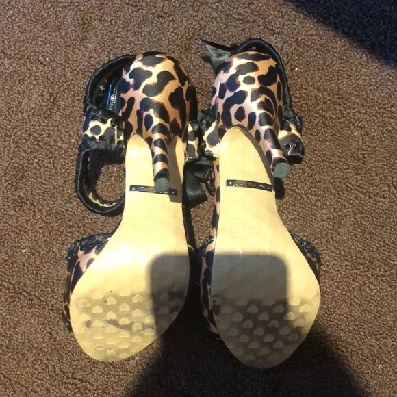 Betsy Johnson beautiful cocktail shoes - Picture 5 of 9